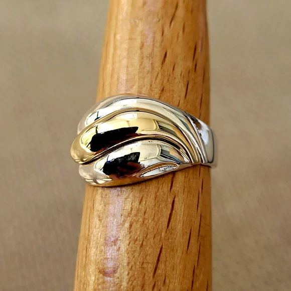 ❤️Size 7.5 Gorgeous 925 Sterling Silver and 14k Solid Yellow Gold Dome Ring!